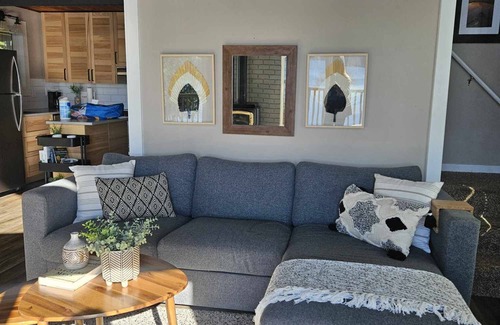 Matlock Ski Chalet | Cozy Sunset Cabin with Lake Views and Family-Friendly Amenities