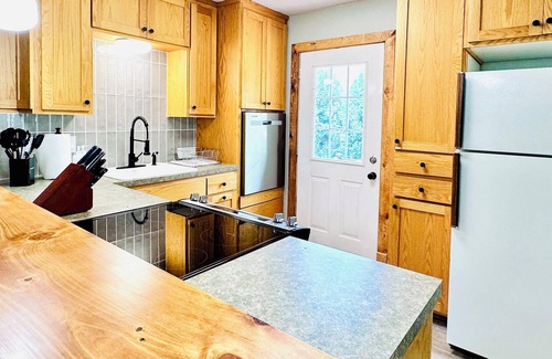 Barron County Cabin | Sunset Cabin on Lower Turtle Lake - 10 Guests/6Beds - Dogs Allowed