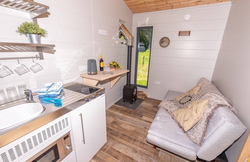Barnstaple Cabin | Cozy Sunset Cabins: Pet-Friendly Retreat for Up to 3 Guests