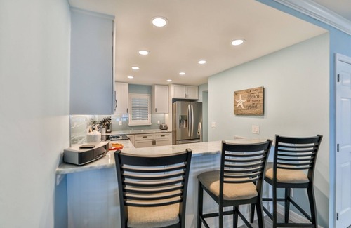 Captiva Condo | Inviting 2 Bedroom Retreat in Captiva with Pool & Breakfast