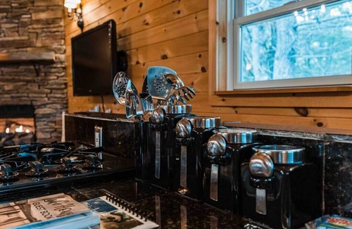 Belgrade Apartment | Sunset Chalet: Scenic Views with Private Hot Tub Experience