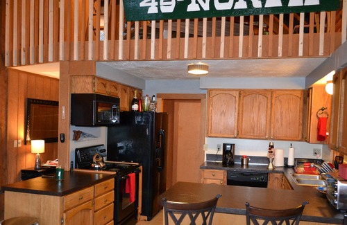 Chewelah Ski Chalet | Pet-Friendly Sunset Chalet with Pool & Spa at 49 Degrees North