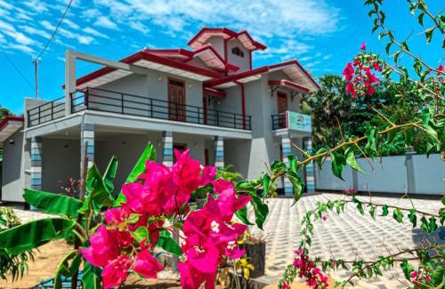 Maritimepattu House | Pet-Friendly Sunset Chalet: Family Friendly & Guest Rated 8.5
