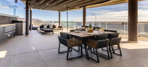 Benidorm Apartment | Sunset Cliffs VIP Apartment: Oceanfront Escape & 10/10 Reviews