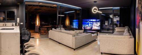 Benidorm Apartment | Sunset Cliffs VIP Apartment: Oceanfront Escape & 10/10 Reviews