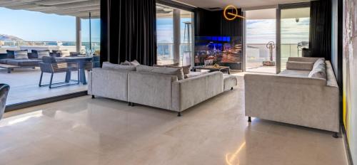 Benidorm Apartment | Sunset Cliffs VIP Apartment: Oceanfront Escape & 10/10 Reviews