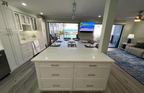 Holmes Beach Apartment | Tranquil Retreat at Sunset Connection - Gulf Place