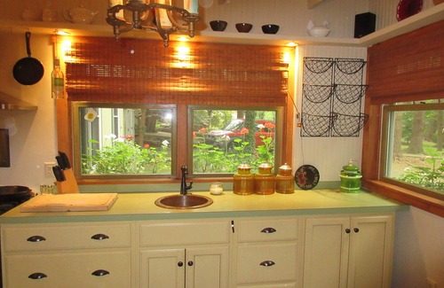 Mount Gretna Heights Cottage | Magical Sunset Cottage: Pet-Friendly Getaway Near Hershey