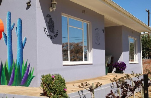 Barrydale Apartment | Cheerful Sunset Cottage - Guest Rated 9.8/10 for Comfort