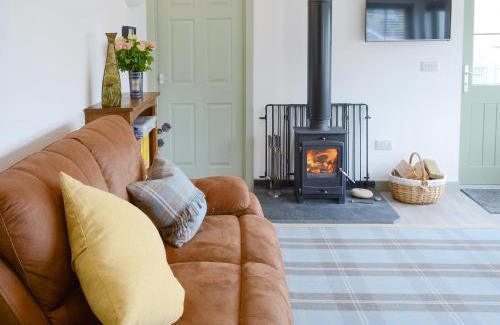 Portmahomack House | Experience Sunset Cottage: Top-Rated Family-Friendly Retreat