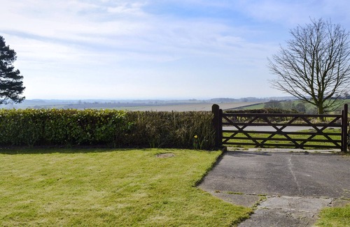 Newton-on-Rawcliffe Cottage | Relax at Sunset Cottage Near Pickering's Vibrant Market