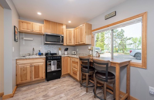 Grand Rapids Apartment | Sunset Cottage on McKinney Lake — Cozy 1BR/1BA with Kitchen & Dining