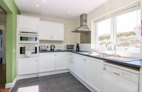 Gruline Cottage | Sunset Cottage: Pet-Friendly Retreat with Open Fire in Mull