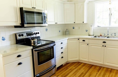 Meadville House | Sunset Cottage: Ideal Family Getaway with Game Room