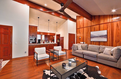 Lincoln Park House | Sunset Cove – Chic Tahoe Retreat