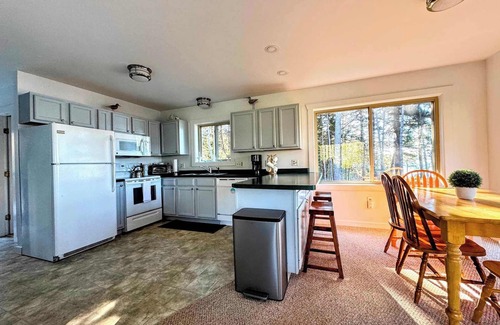 Corea House | Cozy Sunset Cove Cottage: Beachfront Bliss Awaits You