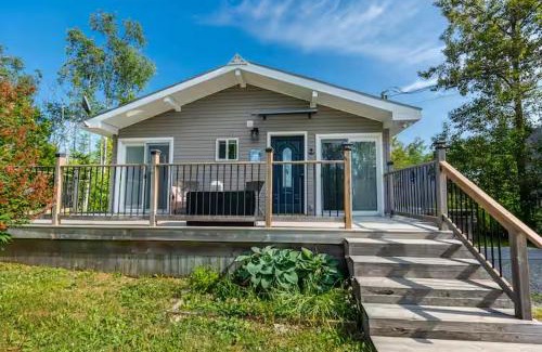 Tobermory House | Sunset Cove - Waterfront Escape