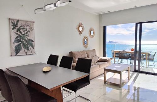 La Nucia Apartment | Oceanfront Sunset Drive Apartment with Pool & Hot Tub