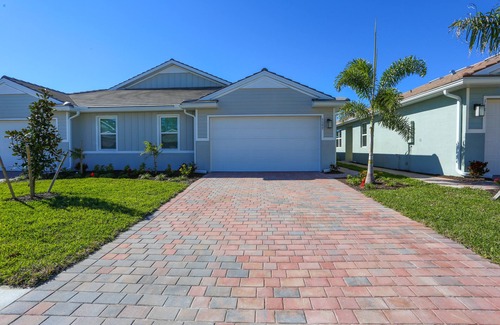 Naples House | Lake View Retreat with Pool and Spa - Perfect for Families