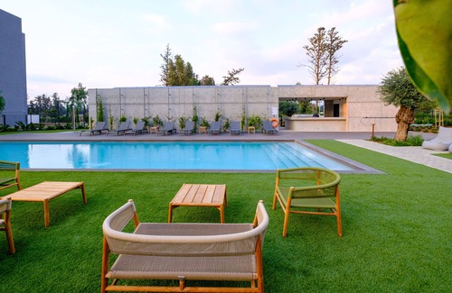 Vasa Koilaniou Apartment | Discover Sunset Gardens: A 4-Star Family Retreat