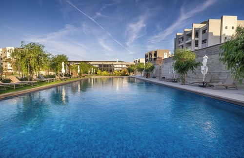 Vasa Koilaniou Apartment | Discover Sunset Gardens: A 4-Star Family Retreat