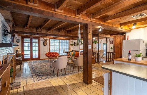 Opelousas Cabin | Discover Sunset Grove LA: Pet-Friendly with Spa & Breakfast