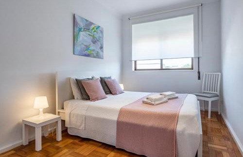 Leixões Apartment | Inviting Sunset Guest Home - 4-Star Stay with Family Amenities