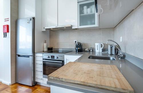 Leixões Apartment | Inviting Sunset Guest Home - 4-Star Stay with Family Amenities