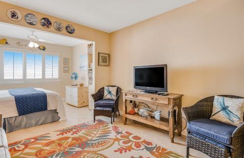 Navarre Beach Hotel | Unforgettable Stay at Sunset Harbor Palms with Pool Access