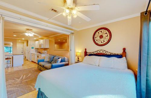 Navarre Beach Hotel | Premier Sunset Harbor Palms 2 with Pool & Family Fun