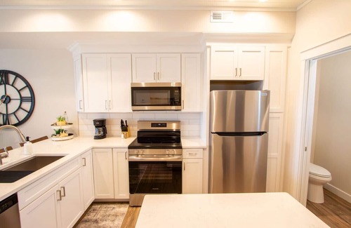 Celina House | Sunset Haven: 2 Bed/1.5 Bath Lakeside Cottage!