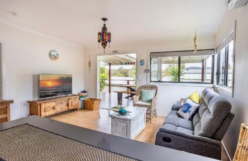 Shoalhaven Heads House | Exceptional Sunset Haven: A Family-Friendly Retreat