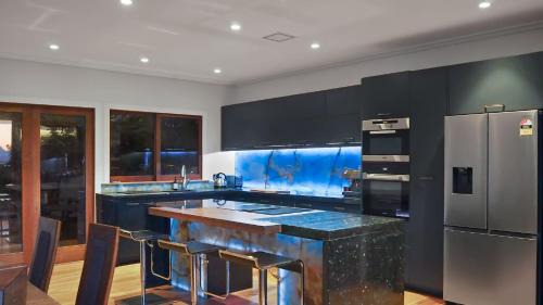 Atawhai House | Family-Friendly Sunset Haven in Nelson - Guest Rated 8.2