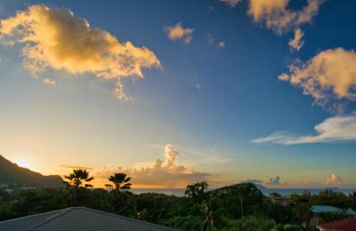 Beau Vallon Apartment | Family-Friendly Sunset Haven Villa: Guest Rated 10/10