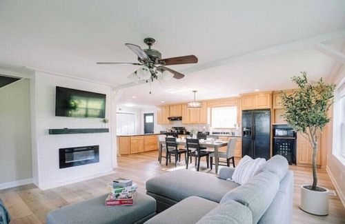 Knox House | Experience Sunset Heaven Retreat Near Bass Lake - Family Friendly