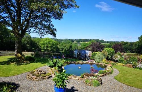 Llanfallteg House | Unwind at Sunset Hideaway - Guest Rated 9.9/10