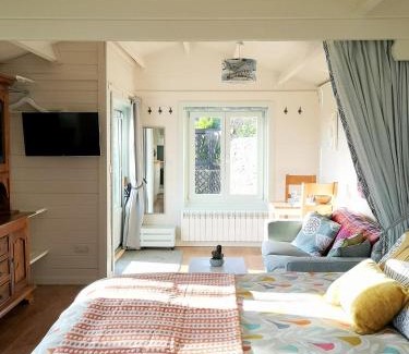 Llanfallteg House | Unwind at Sunset Hideaway - Guest Rated 9.9/10
