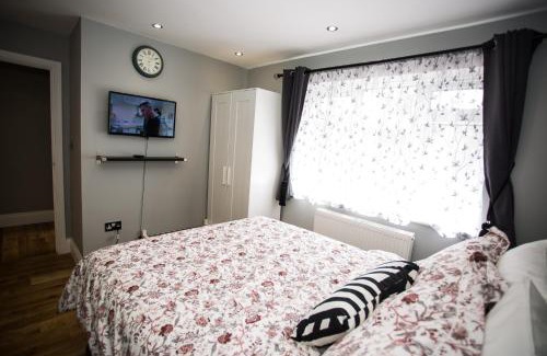 Thamesmead Apartment | Relaxing Stay at Sunset Homes - Child-Friendly Retreat