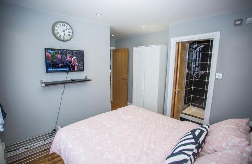 Thamesmead Apartment | Relaxing Stay at Sunset Homes - Child-Friendly Retreat