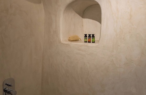 Oia Hotel | Sunset Honeymoon Suite with Private Whirlpool & Caldera View