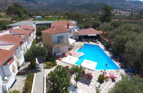 Petra Apartment | Charming Aparthotel Sunset with Oceanfront Pool & Dining