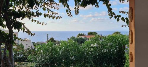Zambrone House | Inviting Sunset House in Zambrone: Pet-Friendly Retreat