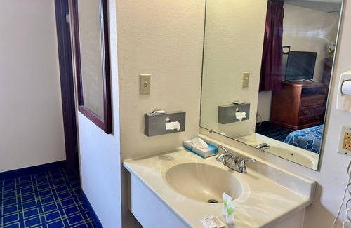Seward Hotel | Cozy Sunset Inn & Suites with Spa and Family Amenities