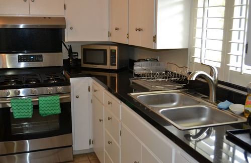 Pacific Grove Hotel | Relaxing Retreat at Sunset Inn with Spa and Kitchen Access
