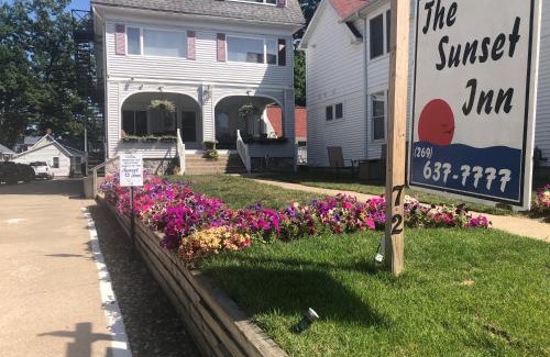 South Haven Bed & Breakfast | Oceanfront Getaway at Sunset Inn - Perfect for Families!