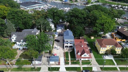 South Haven Bed & Breakfast | Oceanfront Getaway at Sunset Inn - Perfect for Families!