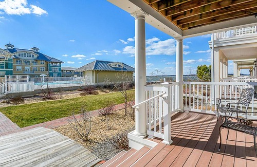 Sunset Island House | Relaxing Beachside Mews at Sunset Island with Private Pool