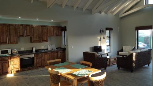 Port Nolloth Ski Chalet | Relax at Sunset Lagoon: Pet and Child-Friendly Escapes
