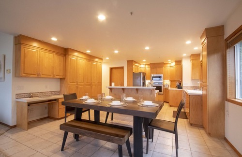 Bonney Lake House | Lake Tapps Retreat: Guest Rated 10/10 with Lakefront Views