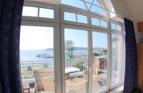 Alt Gaarz Apartment | Seaside Sunset Loft: Ocean View Maisonette with Balcony